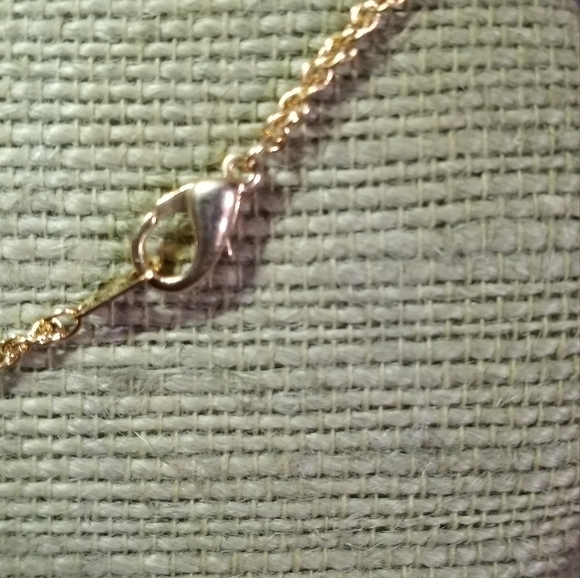 Large goldtone pendant on rope chain necklace - Picture 4 of 4